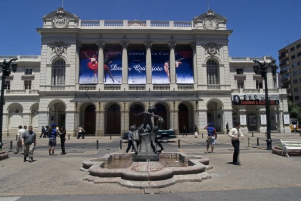 Enjoy Santiago and Valparaíso