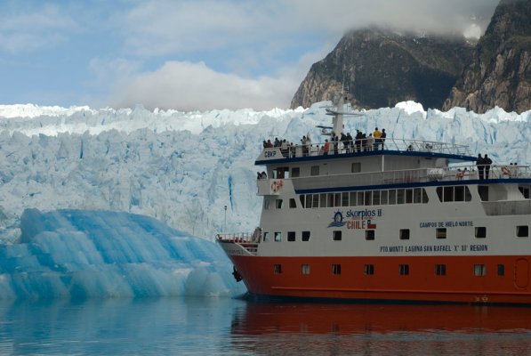 San Rafael Lagoon Cruise Chonos Route: Skorpios II San Rafael Lagoon Cruise Chonos Route: Skorpios II