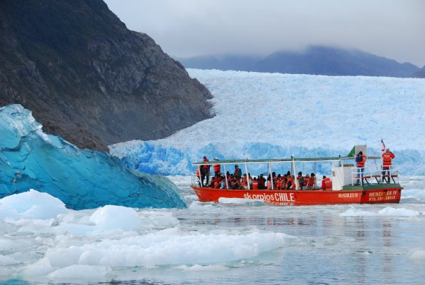 San Rafael Lagoon Cruise Chonos Route: Skorpios II San Rafael Lagoon Cruise Chonos Route: Skorpios II