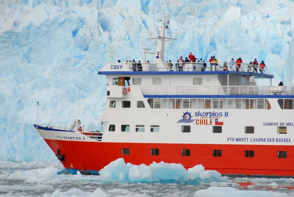 San Rafael Lagoon Cruise Chonos Route: Skorpios II San Rafael Lagoon Cruise Chonos Route: Skorpios II