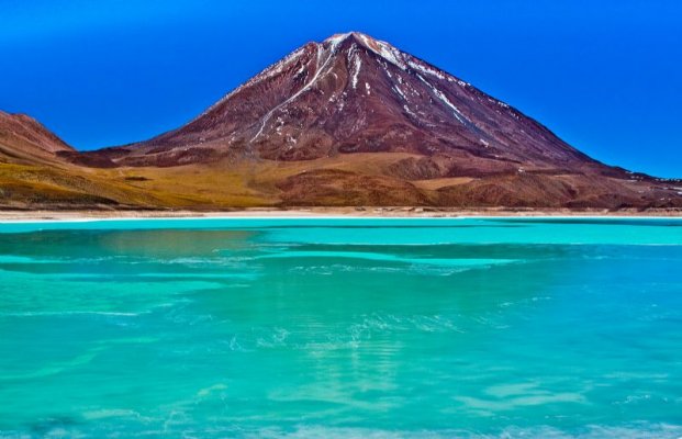 Discover the Stunning Uyuni Salt Flat Discover the Stunning Uyuni Salt Flat