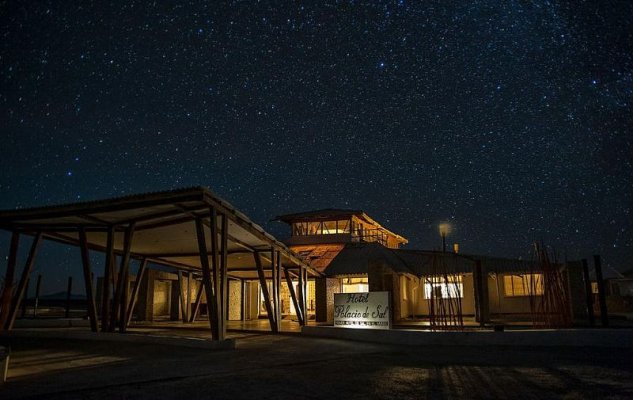 Discover the Stunning Uyuni Salt Flat Discover the Stunning Uyuni Salt Flat