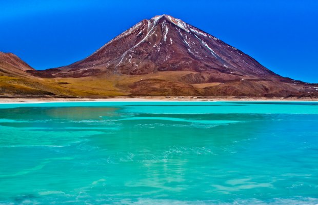 Discover the Stunning Uyuni Salt Flat Discover the Stunning Uyuni Salt Flat