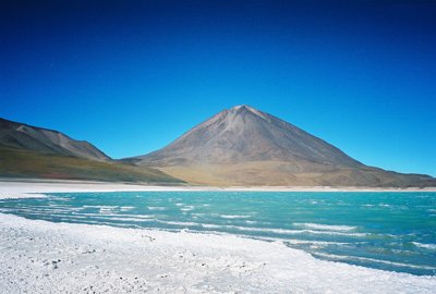 Discover the Stunning Uyuni Salt Flat Discover the Stunning Uyuni Salt Flat