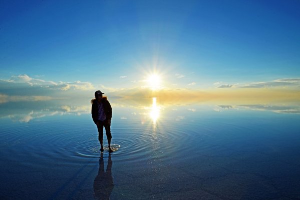 Discover the Stunning Uyuni Salt Flat Discover the Stunning Uyuni Salt Flat
