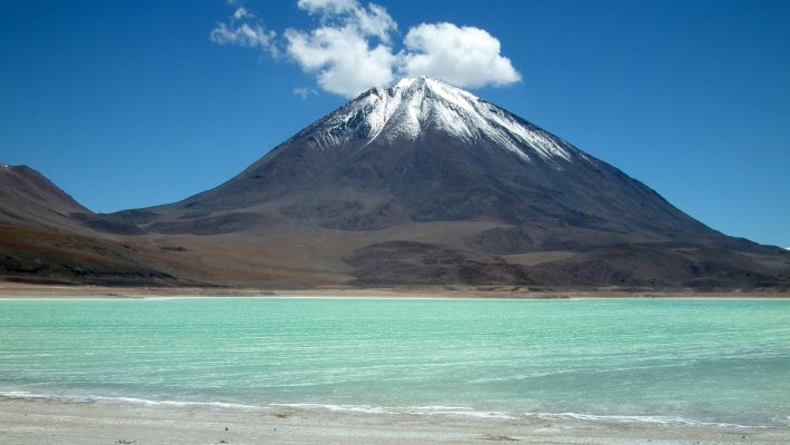 Discover the Stunning Uyuni Salt Flat Discover the Stunning Uyuni Salt Flat
