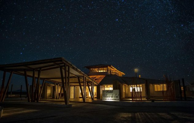 Discover the Stunning Uyuni Salt Flat Discover the Stunning Uyuni Salt Flat